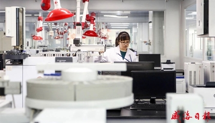 閆劍波調(diào)研重點(diǎn)項(xiàng)目與質(zhì)量品牌建設(shè) 新材料技術(shù)研發(fā)引領(lǐng)產(chǎn)業(yè)新未來(lái)