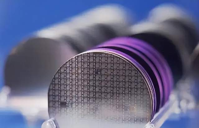 從受阻到超越 中國在新材料領域實現芯片技術的彎道超車